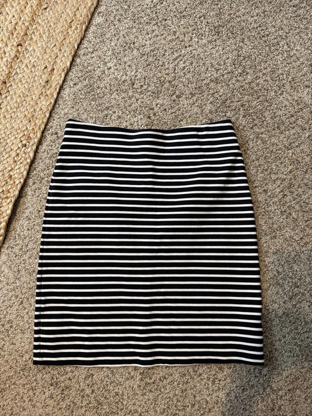 Old Navy striped knee length skirt S 3077
